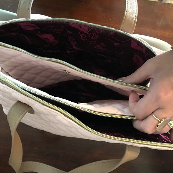 Large EUC Betsey Johnson purse - Picture 3 of 4